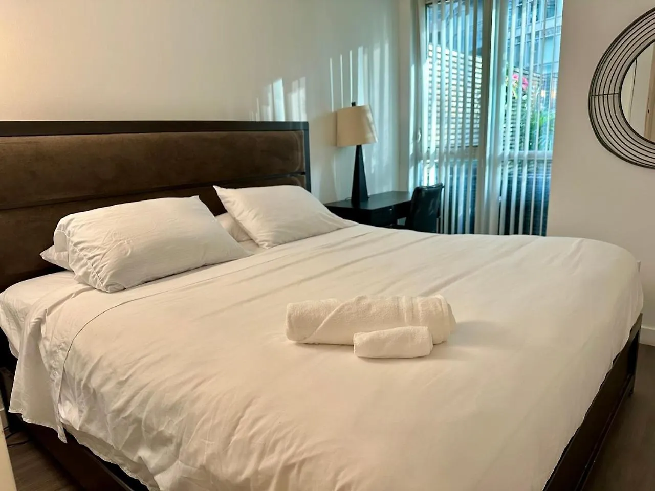 Cozy 1Bdrm With Bunk Bed Plus Sofabed With Terrace & Parking トロント 0*,